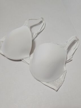 Olga White Lace-Trim Smooth Underwire T-Shirt Bra Size 34C